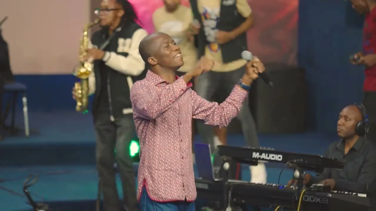 Tavonga Vutabwashe  Pamusoro Pemakomo  (LIVE)  Apostle T Vutabwashe Mp3 Download